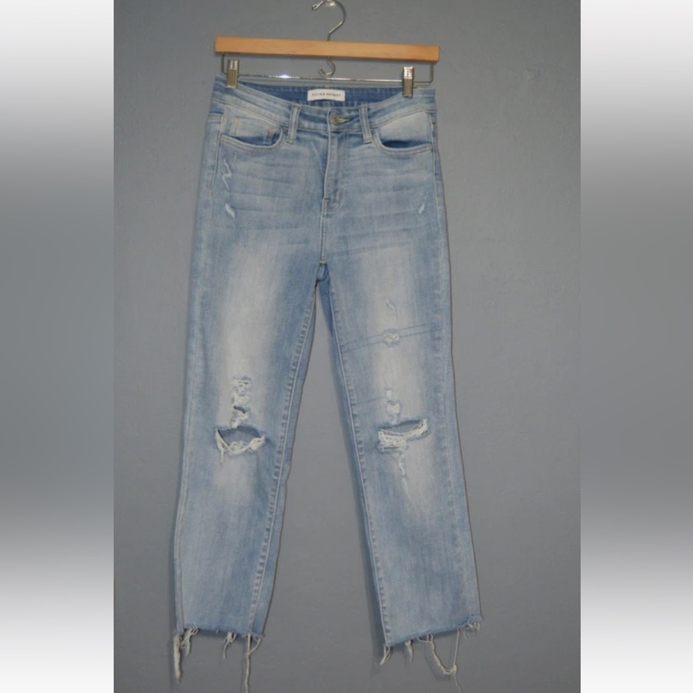 Flying Monkey Sz 27 Blue Light Wash Mid Rise Distressed Raw Hem Straight Jeans